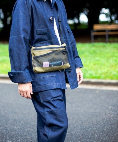 Snow Peak（スノーピーク）の「Everyday Use Sacoche サコッシュ シンプル（ショルダーバッグ・メンズ・ブラック/ブラウン/グレー・ONESIZE）」の6枚目の写真