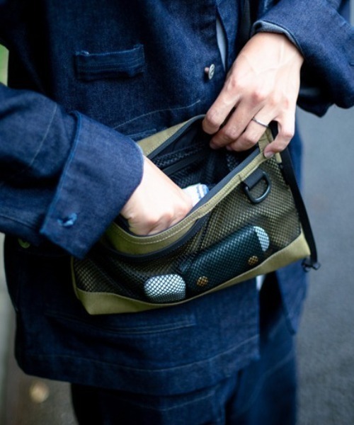 Snow Peak（スノーピーク）の「Everyday Use Sacoche サコッシュ シンプル（ショルダーバッグ・メンズ・ブラック/ブラウン/グレー・ONESIZE）」の7枚目の写真