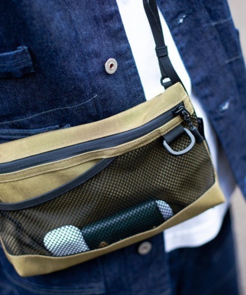 Snow Peak（スノーピーク）の「Everyday Use Sacoche サコッシュ シンプル（ショルダーバッグ・メンズ・ブラック/ブラウン/グレー・ONESIZE）」の8枚目の写真