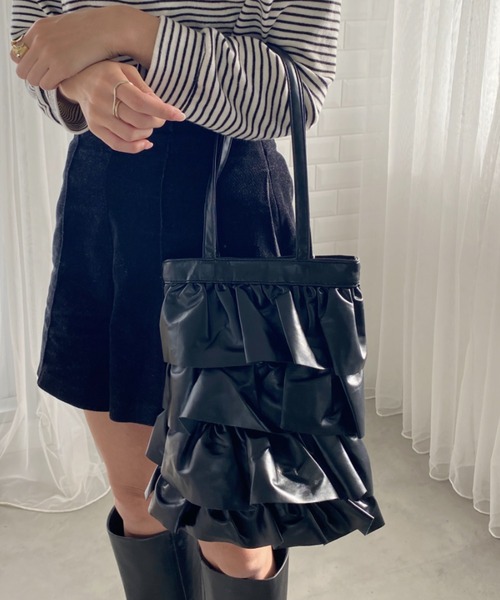 wears(ウェアーズ)の「PU素材 ティアードフリルトートバッグ(トートバッグ・レディース・パープル/ブラック/シルバー/アイボリー・FREE)」の9枚目の写真