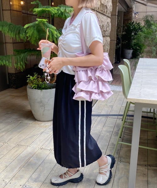 wears(ウェアーズ)の「PU素材 ティアードフリルトートバッグ(トートバッグ・レディース・パープル/ブラック/シルバー/アイボリー・FREE)」の14枚目の写真