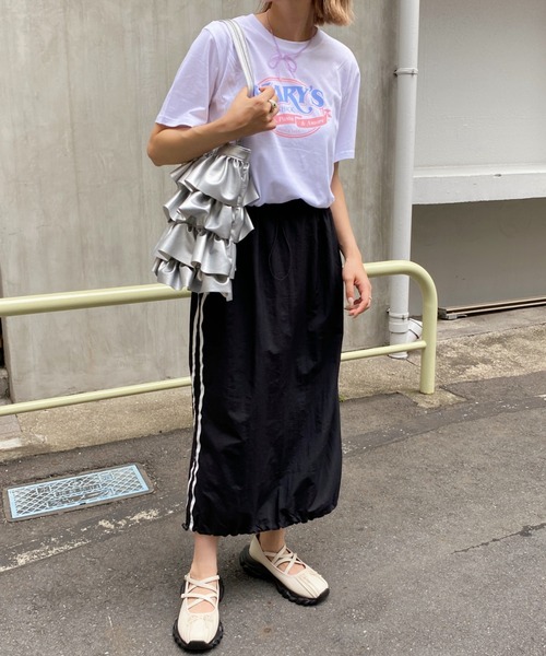 wears(ウェアーズ)の「PU素材 ティアードフリルトートバッグ(トートバッグ・レディース・パープル/ブラック/シルバー/アイボリー・FREE)」の17枚目の写真