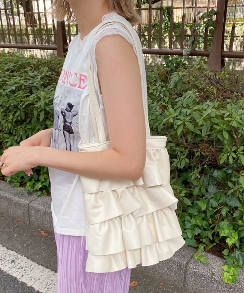 wears(ウェアーズ)の「PU素材 ティアードフリルトートバッグ(トートバッグ・レディース・パープル/ブラック/シルバー/アイボリー・FREE)」の6枚目の写真