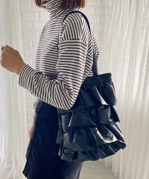 wears(ウェアーズ)の「PU素材 ティアードフリルトートバッグ(トートバッグ・レディース・パープル/ブラック/シルバー/アイボリー・FREE)」の8枚目の写真