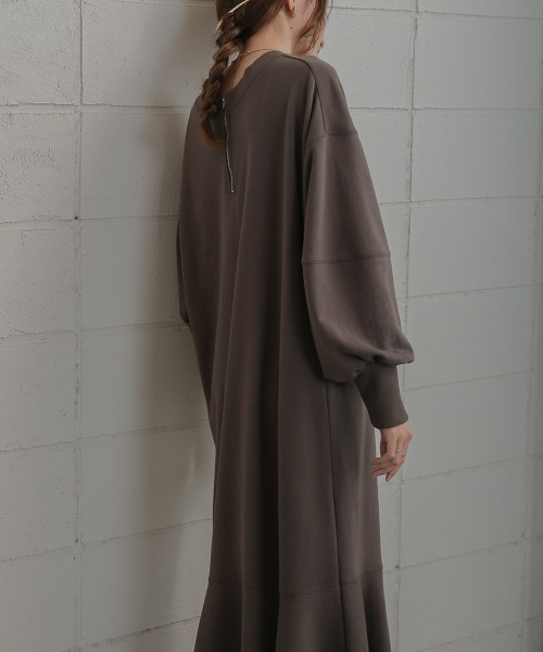 Bab（バブ）の「【低身長向けサイズあり】袖ボリューム前後2WAYマーメイドスウェットワンピース（ワンピース・レディース・チャコールグレー/杢グレー/サックスブルー/ブラック/モカ・S/M）」の9枚目の写真