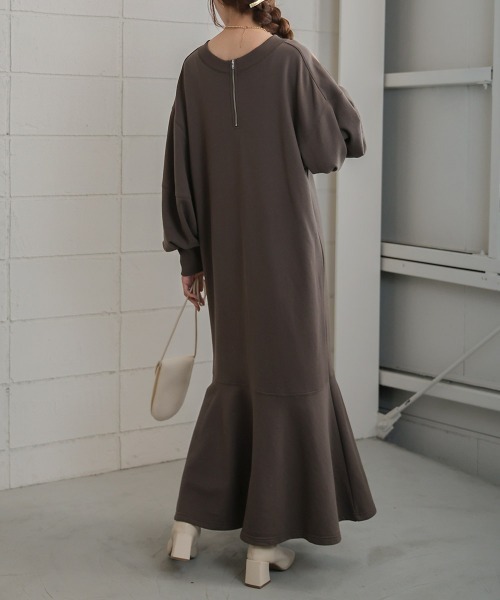 Bab（バブ）の「【低身長向けサイズあり】袖ボリューム前後2WAYマーメイドスウェットワンピース（ワンピース・レディース・チャコールグレー/杢グレー/サックスブルー/ブラック/モカ・S/M）」の11枚目の写真