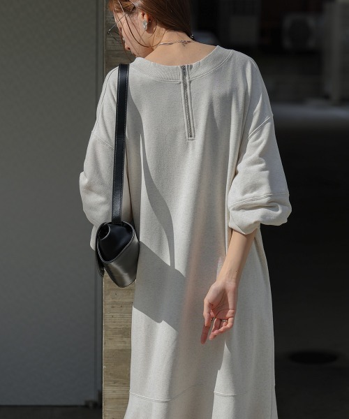 Bab（バブ）の「【低身長向けサイズあり】袖ボリューム前後2WAYマーメイドスウェットワンピース（ワンピース・レディース・チャコールグレー/杢グレー/サックスブルー/ブラック/モカ・S/M）」の15枚目の写真