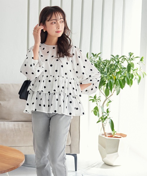 Petitle（プチレ）の「[ 低身長向けサイズ ] フロッキードットティアードブラウス（シャツ/ブラウス・レディース・オフホワイト/ネイビー/ブラック・PM）」の5枚目の写真