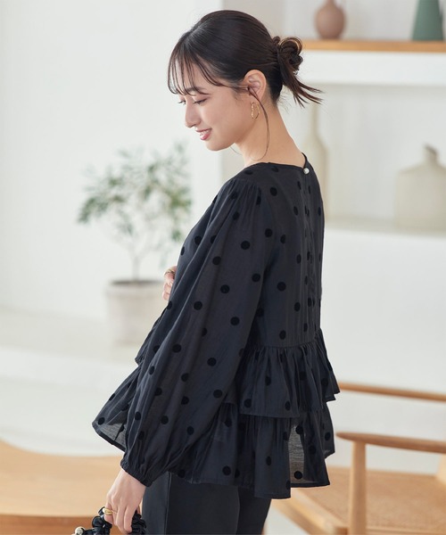 Petitle（プチレ）の「[ 低身長向けサイズ ] フロッキードットティアードブラウス（シャツ/ブラウス・レディース・オフホワイト/ネイビー/ブラック・PM）」の6枚目の写真