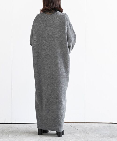 rps（アールピーエス）の「深Ｖネックニットワンピース（ワンピース・レディース・カーキ/チャコールグレー/グレー系その他/ブラック・フリー）」の6枚目の写真