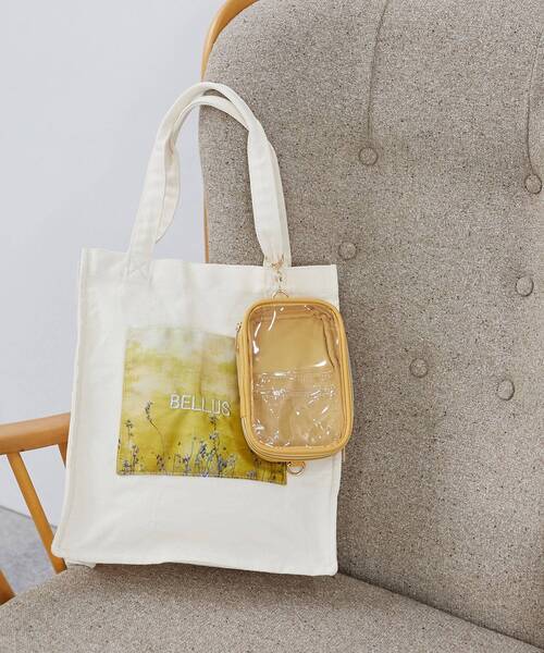 MAJESTIC LEGON（マジェスティックレゴン）の「推し活ポーチ付きトート（トートバッグ・レディース・ベージュ/イエロー/レッド/ブラック/ブルー・FREE）」の4枚目の写真