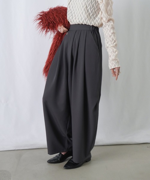 新品未使用　LUCA　ルカ　大人ワイドはかまパンツ　黒 LUCA⁄LADY LUCK LUCA（ルカ⁄レディラックルカ）の「LC⁄LLL タック