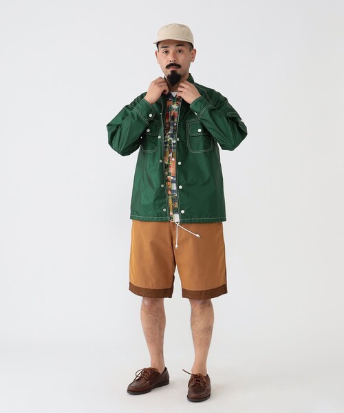BEAMS PLUS(ビームスプラス)の「BEAMS PLUS / ブライト ナイロン スポーツ シャツ ジャケット(ブルゾン・メンズ・シルバー/グリーン・L/M/S/XL)」の3枚目の写真