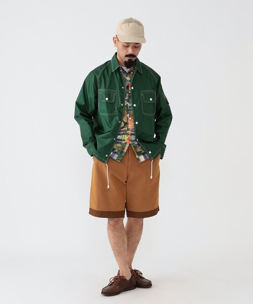 BEAMS PLUS(ビームスプラス)の「BEAMS PLUS / ブライト ナイロン スポーツ シャツ ジャケット(ブルゾン・メンズ・シルバー/グリーン・L/M/S/XL)」の4枚目の写真