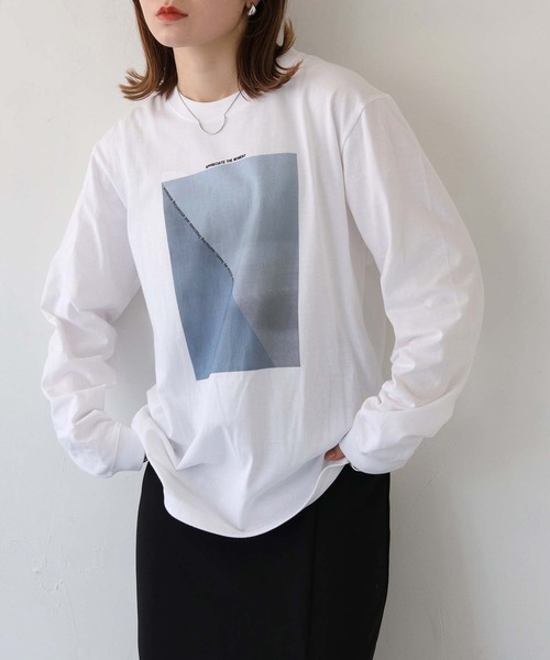 HER CLOSET（ハークローゼット）の「【HER CLOSET】WEB限定ニュアンスパネルプリントロゴロンT WEB LIMITED NUANCE PANEL PRINT LOGO LONG TEE（Tシャツ/カットソー・レディース・ブラウン/グレイッシュベージュ/サックスブルー/チャコールグレー・M/S/L）」の15枚目の写真