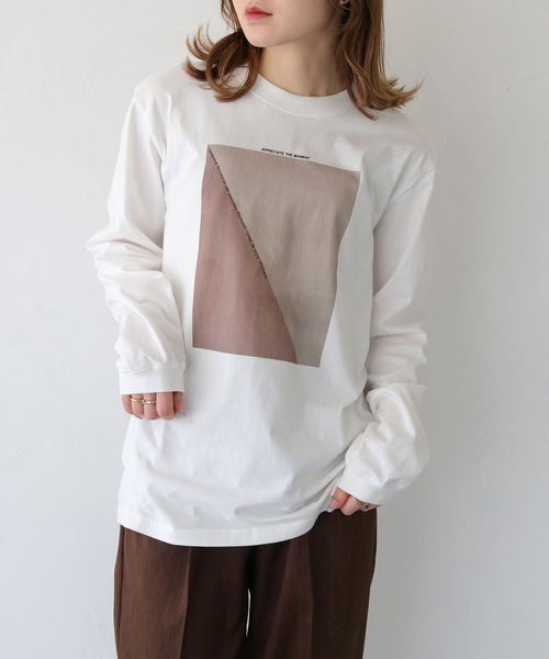 HER CLOSET（ハークローゼット）の「【HER CLOSET】WEB限定ニュアンスパネルプリントロゴロンT WEB LIMITED NUANCE PANEL PRINT LOGO LONG TEE（Tシャツ/カットソー・レディース・ブラウン/グレイッシュベージュ/サックスブルー/チャコールグレー・M/S/L）」の19枚目の写真