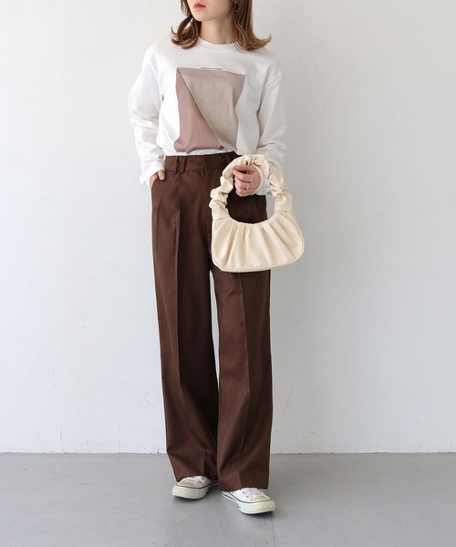 HER CLOSET（ハークローゼット）の「【HER CLOSET】WEB限定ニュアンスパネルプリントロゴロンT WEB LIMITED NUANCE PANEL PRINT LOGO LONG TEE（Tシャツ/カットソー・レディース・ブラウン/グレイッシュベージュ/サックスブルー/チャコールグレー・M/S/L）」の17枚目の写真