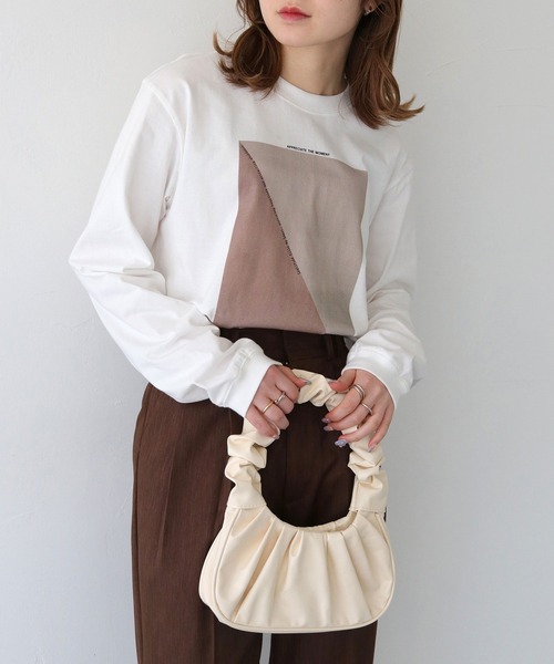 HER CLOSET（ハークローゼット）の「【HER CLOSET】WEB限定ニュアンスパネルプリントロゴロンT WEB LIMITED NUANCE PANEL PRINT LOGO LONG TEE（Tシャツ/カットソー・レディース・ブラウン/グレイッシュベージュ/サックスブルー/チャコールグレー・M/S/L）」の16枚目の写真