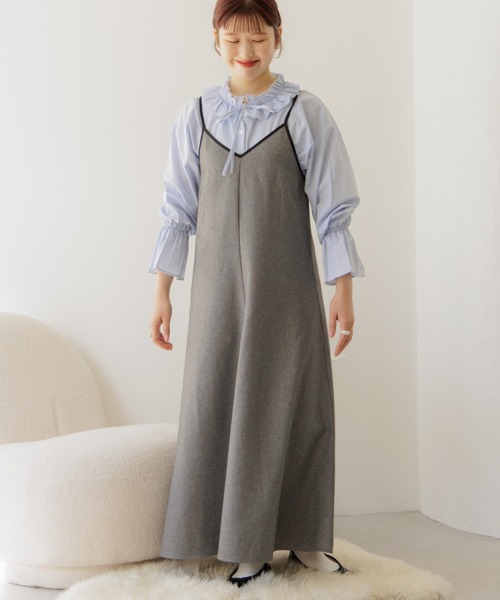 flower(フラワー)の「パイピングフレアワンピース(ワンピース・レディース・ベージュ/グレー・FREE)」の1枚目の写真