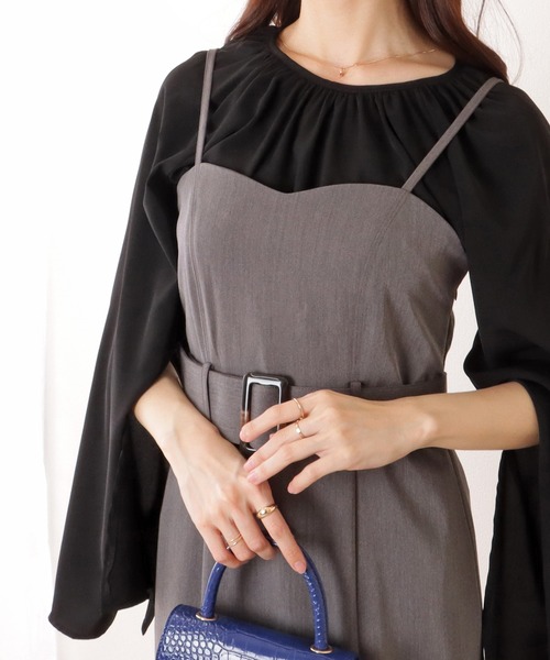 Lace Ladies(レースレディース)の「スリット入り フレア スリーブ ギャザー ネック ブラウス(シャツ/ブラウス・レディース・ホワイト/ベージュ/ネイビー/ブラック・FREE)」の2枚目の写真
