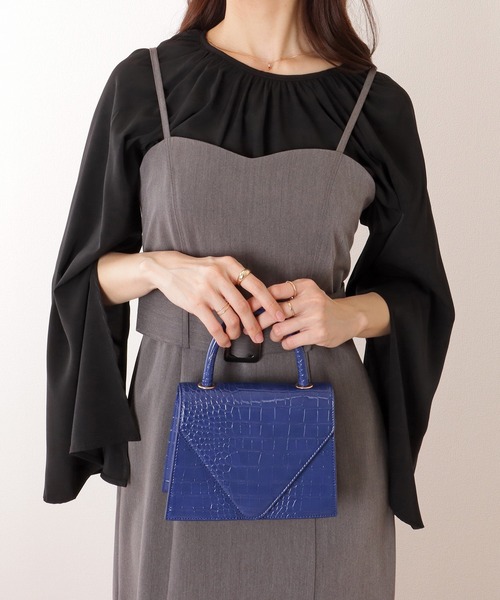 Lace Ladies(レースレディース)の「スリット入り フレア スリーブ ギャザー ネック ブラウス(シャツ/ブラウス・レディース・ホワイト/ベージュ/ネイビー/ブラック・FREE)」の11枚目の写真