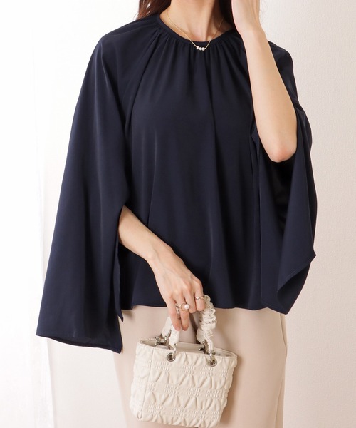 Lace Ladies(レースレディース)の「スリット入り フレア スリーブ ギャザー ネック ブラウス(シャツ/ブラウス・レディース・ホワイト/ベージュ/ネイビー/ブラック・FREE)」の12枚目の写真
