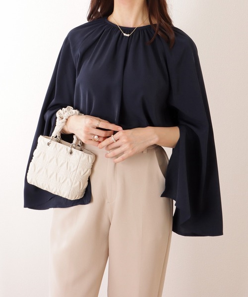 Lace Ladies(レースレディース)の「スリット入り フレア スリーブ ギャザー ネック ブラウス(シャツ/ブラウス・レディース・ホワイト/ベージュ/ネイビー/ブラック・FREE)」の14枚目の写真