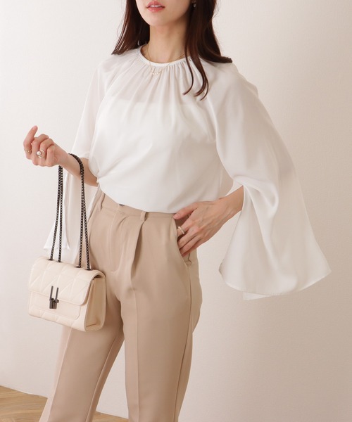 Lace Ladies(レースレディース)の「スリット入り フレア スリーブ ギャザー ネック ブラウス(シャツ/ブラウス・レディース・ホワイト/ベージュ/ネイビー/ブラック・FREE)」の22枚目の写真