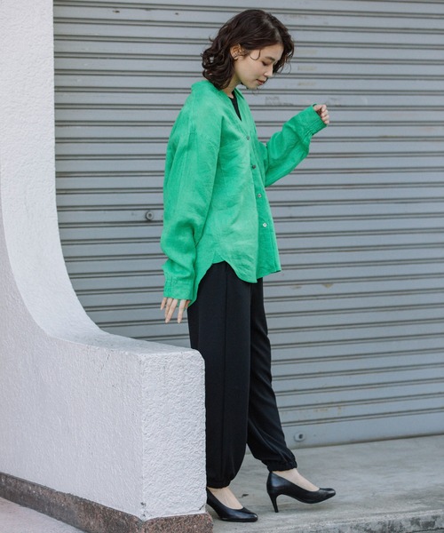 Munich（ミューニック）の「60sフレンチリネンキャンバスVネックシャツ（シャツ/ブラウス・レディース・グリーン/ホワイト/ブラック/アイボリー・FREE）」の6枚目の写真