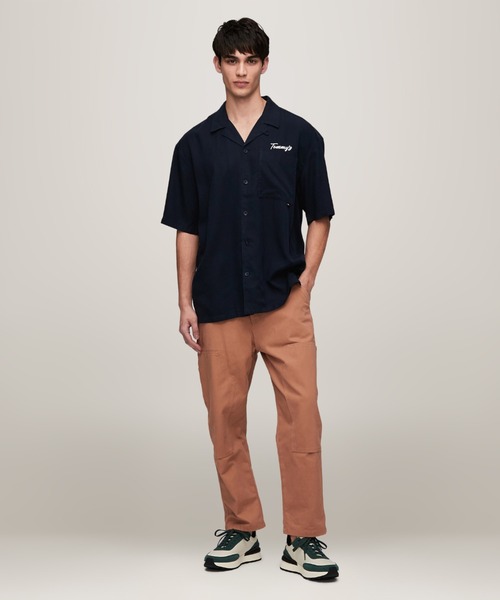 tommy jeans（トミー ジーンズ）の「リラックスグラフィックリゾートシャツ（シャツ/ブラウス・メンズ・ネイビー・LARGE/MEDIUM/SMALL/X-LARGE）」の2枚目の写真