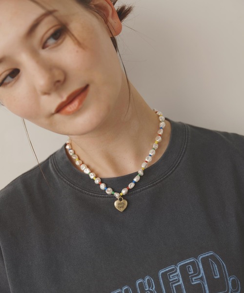 MILKFED.(ミルクフェド)の「HEART CHARM BEADED NECKLACE(ネックレス・レディース・マルチ・ONE SIZE)」の1枚目の写真