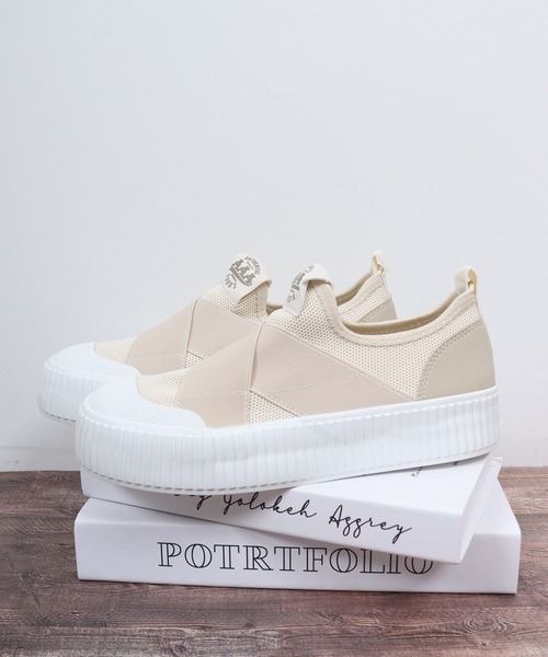 AAA（トリプルエー）の「AAA+ クロスバンド スリッポン（スニーカー・レディース・ブラック×ブラック/グレー/ブラック/ベージュ/ホワイト・40/37/36/35/41/39/38）」の5枚目の写真