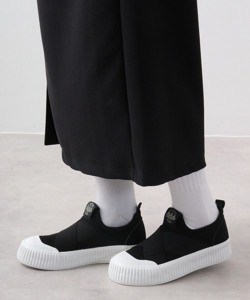 AAA（トリプルエー）の「AAA+ クロスバンド スリッポン（スニーカー・レディース・ブラック×ブラック/グレー/ブラック/ベージュ/ホワイト・40/37/36/35/41/39/38）」の18枚目の写真