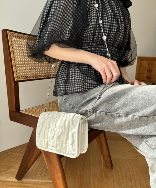 one after another NICE CLAUP（ワンアフターアナザーナイスクラップ）の「ビジューストラップ付きスマホショルダー（ショルダーバッグ・レディース・ブラック/アイボリー/サックスブルー/シルバー・FREE）」の12枚目の写真