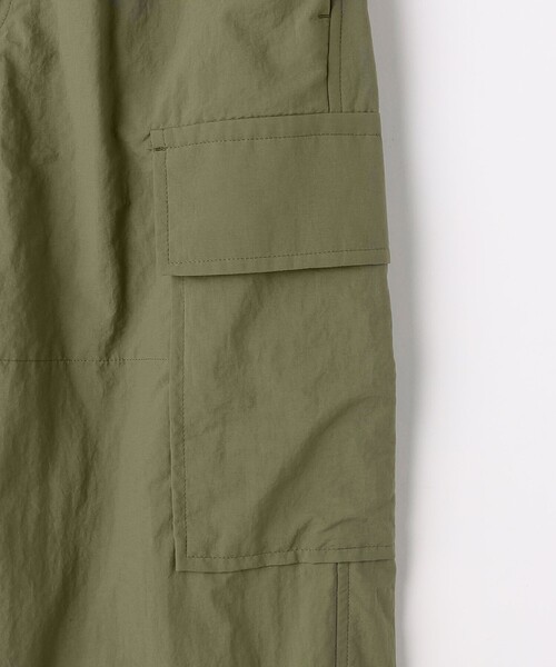 green label relaxing（グリーンレーベルリラクシング）の「ナイロン カーゴ パンツ（カーゴパンツ・レディース・オリーブ/ブラック/ホワイト・FREE）」の16枚目の写真