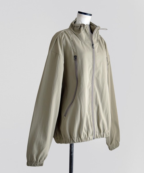 Marient（マリエント）の「ジップアップナイロンブルゾン【unisex】（ナイロンジャケット・レディース・ベージュ/ブラック・FREE）」の10枚目の写真