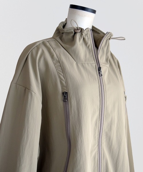 Marient（マリエント）の「ジップアップナイロンブルゾン【unisex】（ナイロンジャケット・レディース・ベージュ/ブラック・FREE）」の13枚目の写真