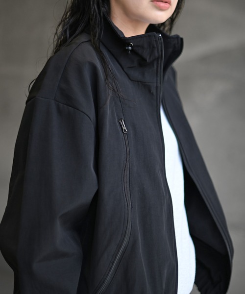 Marient（マリエント）の「ジップアップナイロンブルゾン【unisex】（ナイロンジャケット・レディース・ベージュ/ブラック・FREE）」の16枚目の写真
