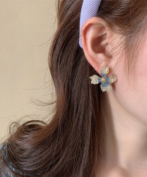 LA VORAGINE（ラ ヴォラジネ）の「アレルギー対応クリスタルの花ピアス（ピアス（両耳用）・レディース・グリーン/オレンジ/ブルー・FREE）」の3枚目の写真