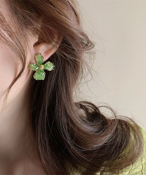 LA VORAGINE（ラ ヴォラジネ）の「アレルギー対応クリスタルの花ピアス（ピアス（両耳用）・レディース・グリーン/オレンジ/ブルー・FREE）」の4枚目の写真