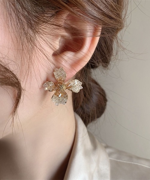 LA VORAGINE（ラ ヴォラジネ）の「アレルギー対応クリスタルの花ピアス（ピアス（両耳用）・レディース・グリーン/オレンジ/ブルー・FREE）」の5枚目の写真
