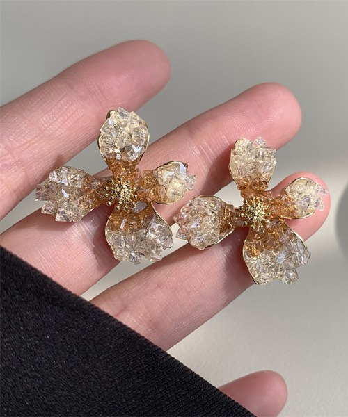 LA VORAGINE（ラ ヴォラジネ）の「アレルギー対応クリスタルの花ピアス（ピアス（両耳用）・レディース・グリーン/オレンジ/ブルー・FREE）」の15枚目の写真
