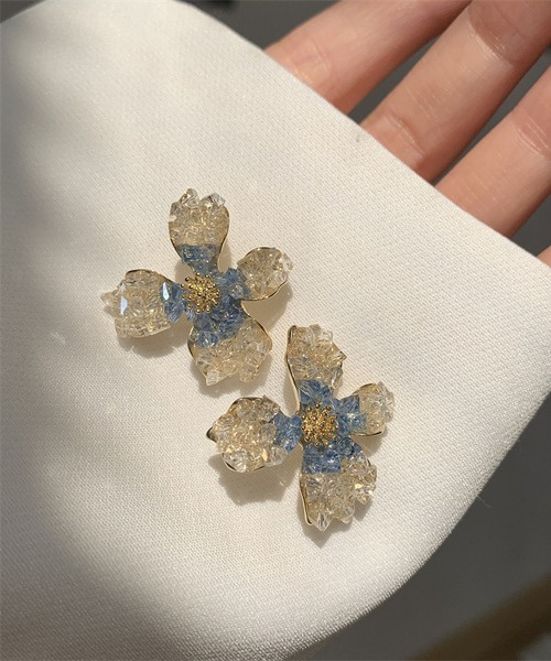 LA VORAGINE（ラ ヴォラジネ）の「アレルギー対応クリスタルの花ピアス（ピアス（両耳用）・レディース・グリーン/オレンジ/ブルー・FREE）」の13枚目の写真