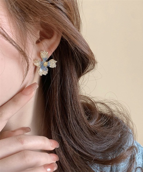 LA VORAGINE（ラ ヴォラジネ）の「アレルギー対応クリスタルの花ピアス（ピアス（両耳用）・レディース・グリーン/オレンジ/ブルー・FREE）」の7枚目の写真