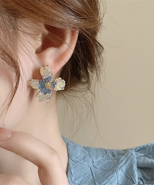 LA VORAGINE（ラ ヴォラジネ）の「アレルギー対応クリスタルの花ピアス（ピアス（両耳用）・レディース・グリーン/オレンジ/ブルー・FREE）」の8枚目の写真