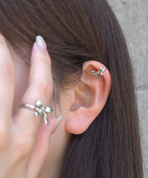 minia(ミニア)の「リボンイヤーカフ(イヤーカフ・レディース・シルバー/ゴールド・FREE)」の1枚目の写真