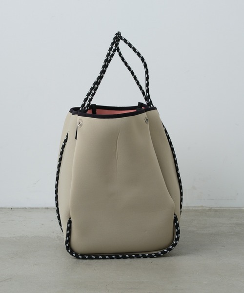 CIAOPANIC TYPY（チャオパニックティピー）の「【shay】ネオプレン2WAYBAG（トートバッグ・レディース・オレンジ/ピンク/サックスブルー/グレイッシュベージュ/ブラック・ONE SIZE）」の18枚目の写真