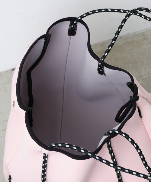 CIAOPANIC TYPY（チャオパニックティピー）の「【shay】ネオプレン2WAYBAG（トートバッグ・レディース・オレンジ/ピンク/サックスブルー/グレイッシュベージュ/ブラック・ONE SIZE）」の7枚目の写真