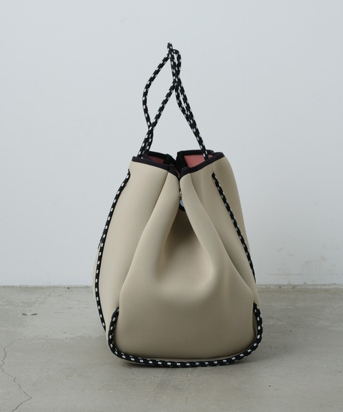 CIAOPANIC TYPY（チャオパニックティピー）の「【shay】ネオプレン2WAYBAG（トートバッグ・レディース・オレンジ/ピンク/サックスブルー/グレイッシュベージュ/ブラック・ONE SIZE）」の15枚目の写真