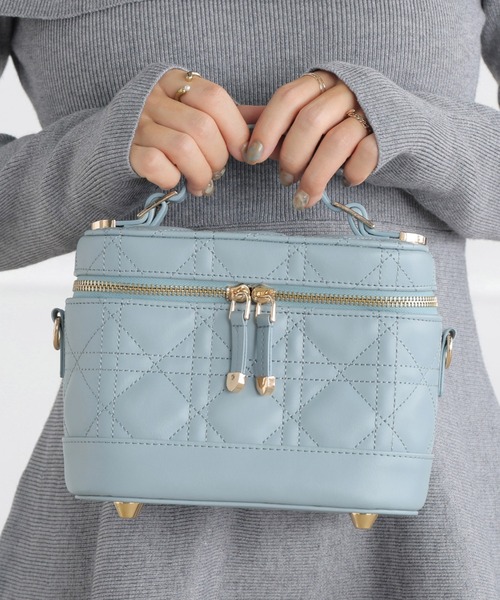 ALTROSE(アルトローズ)の「3WAY バニティバッグ キルティング ショルダーバッグ エレブ(ショルダーバッグ・レディース・ブラック/アイボリー/ピンク/ベージュ/ライトブルー・FREE)」の4枚目の写真